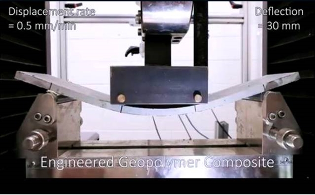 CHẾ TẠO THÀNH CÔNG BÊ TÔNG UỐN CONG CHỊU ĐƯỢC ĐỘNG ĐẤT