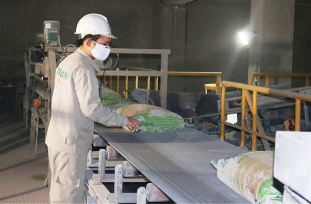 SẢN XUẤT XI MĂNG THEO CÔNG NGHỆ HIỆN ĐẠI 