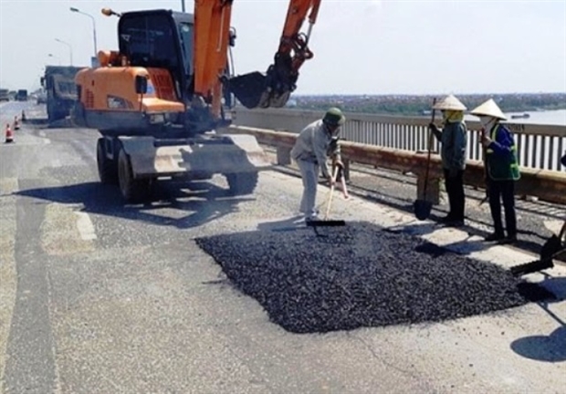 TRẢI THẢM THỬ BÊ TÔNG SIÊU TÍNH NĂNG MẶT CẦU THĂNG LONG