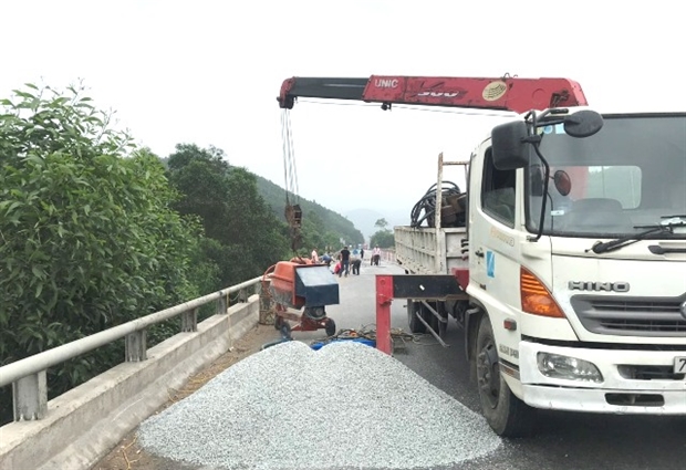 SỬA CHỮA MẶT CẦU VÀ KHE CO GIÃN CẦU TÚ CA - THỪA THIÊN HUẾ