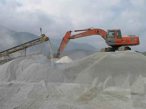 Sử dụng cát nhân tạo nhằm giảm áp lực cho các dòng sông